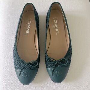 CHANEL tweed ballerinas